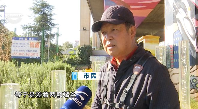 “篮”坚强！庞大篮球架仅靠2根铁丝“拽”？(图4)