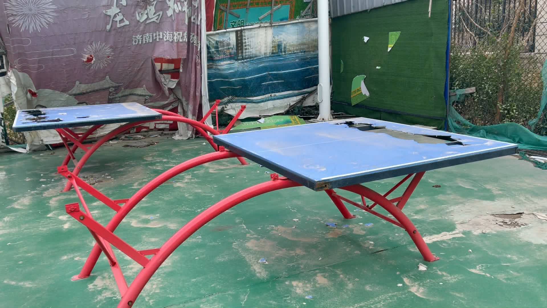 问政山东丨地胶皲裂 器材破损 济南一小区配套体育公园荒废(图3)