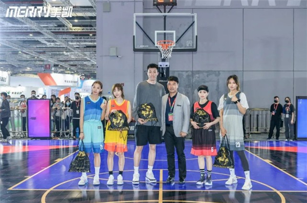 球盟会入口：持续加强战略合作美凯地板用实力闪耀中国体博会(图2)