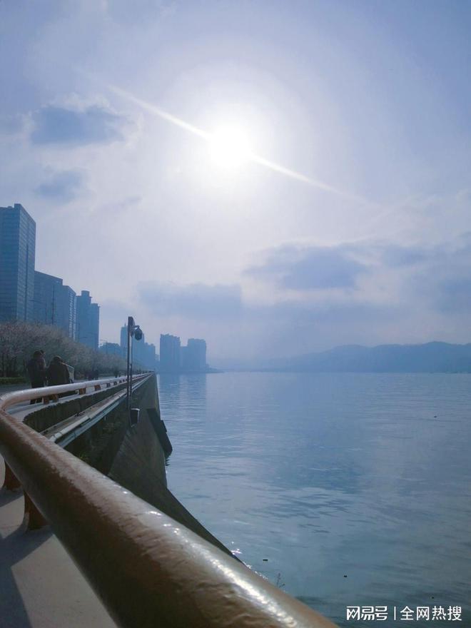 美出圈！杭州钱塘江畔最美跑道20张美图 画风拉满喜迎亚运氛围感(图9)