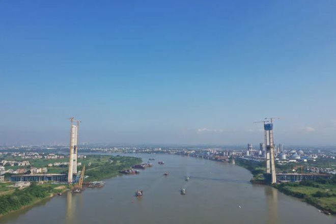 180米！广西在建最大跨径斜拉桥——平南特大桥北岸主塔封顶