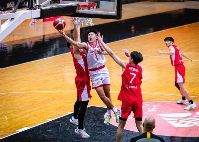 球盟会：U18男篮亚洲杯：中国三分准绝杀日本进八强 张博源22分锁小组第一(图3)
