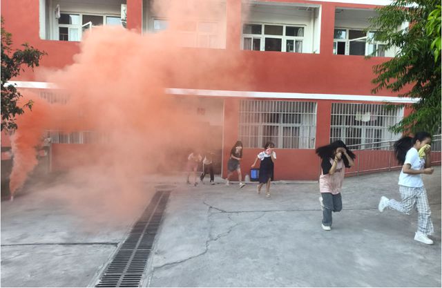 球盟会：凉姜中心学校召开2024年秋期开学住校生会议及消防逃生演练(图2)