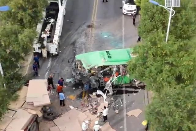 突发!河北廊坊一货车与公交惨烈相撞疑致3死多伤现场曝光