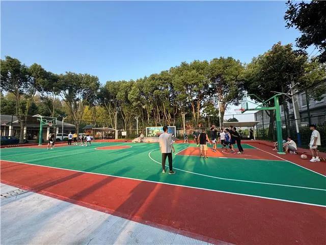 球盟会入口:这个篮球场“颜值”提升啦!(图3) 球盟会入口:这个篮球场“颜值”提升啦!(图3)