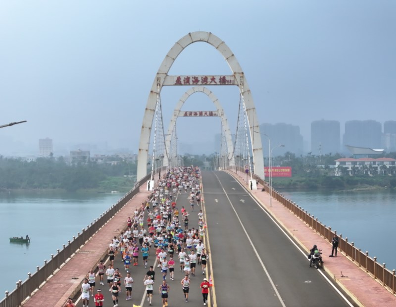 澄接世界 迈向未来！2024海南第一跑“澄马”圆满收官！(图3)