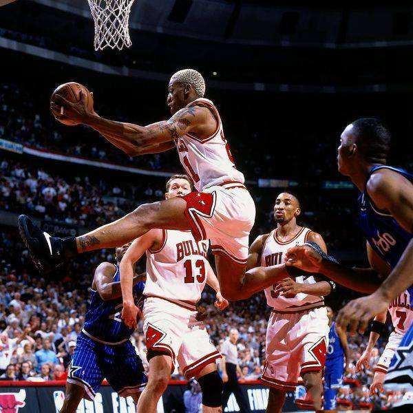 球盟会：NBA史上最有影响力的照片！不是乔丹的绝杀而是罗德曼纵身一跃(图6)