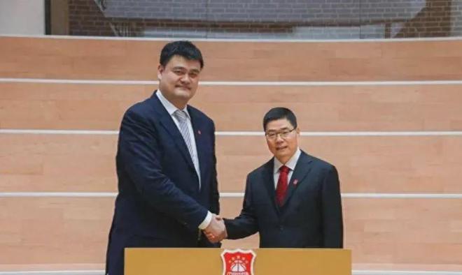 曾凡博14分中国男篮轻取关岛男足男篮的新气象让人眼前一亮