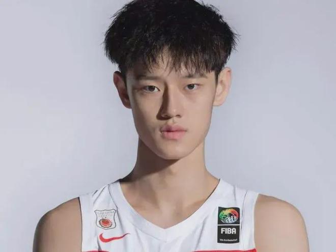 曾凡博14分中国男篮轻取关岛男足男篮的新气象让人眼前一亮(图3)