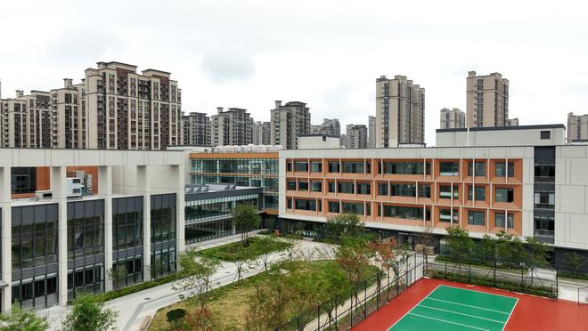 球盟会：新增学位2160个！青岛西海岸新区第二实验小学凤凰山路校区顺利完工(图5)