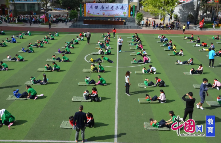 球盟会入口:829张乒乓球桌!体教融合电子科大附小打了个样(图3) 球盟会入口:829张乒乓球桌!体教融合电子科大附小打了个样(图3)