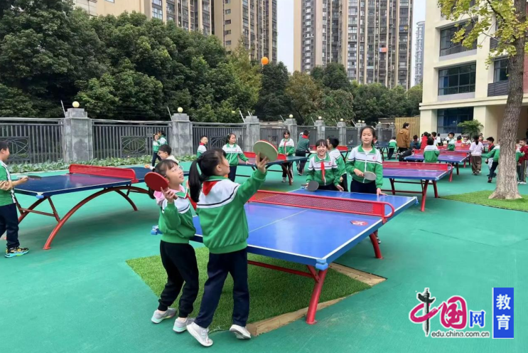 球盟会入口：829张乒乓球桌！体教融合电子科大附小打了个样
