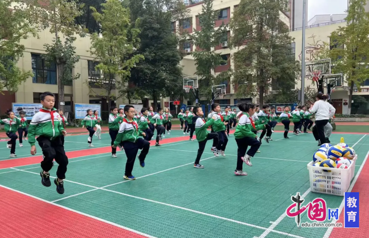 球盟会入口:829张乒乓球桌!体教融合电子科大附小打了个样(图5) 球盟会入口:829张乒乓球桌!体教融合电子科大附小打了个样(图5)