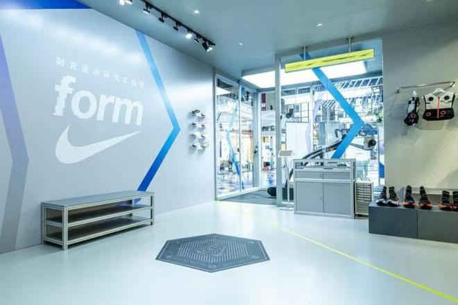 耐克：朝着正确的方向跑步向前