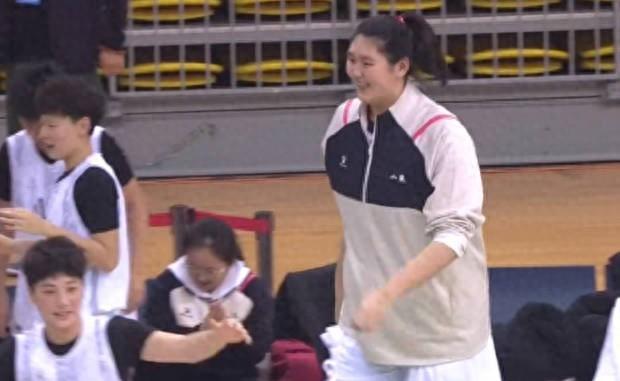 100%命中率张子宇15中15得32分此外还有9板2助3帽