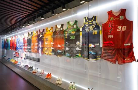 CBA联赛迎来第30个赛季李宁打造经典版球衣传承历史荣耀(图6)