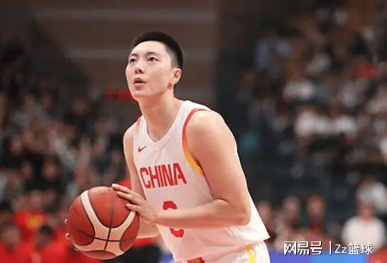 中国男篮2024年赛程告一段落近两位中国队长谁更称职！(图2)
