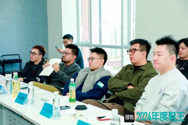 地表最强年度鞋王榜单？是不是只有得物才有底气这么狂(图6)