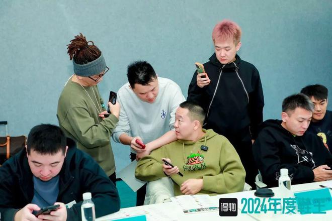 地表最强年度鞋王榜单？是不是只有得物才有底气这么狂(图7)