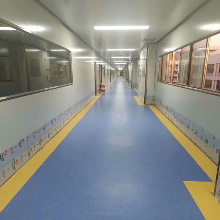 太原：翻修铺上塑胶 小区内的小广场换新颜