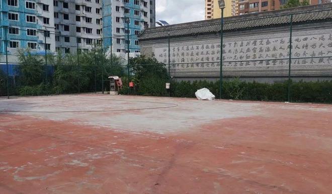 门头沟这个地区的篮球场焕然一新了！(图2)