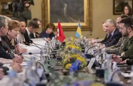 球盟会入口：最后时刻改口乌愿接受中国方案大批乌军投降一架包机抵北京(图2)