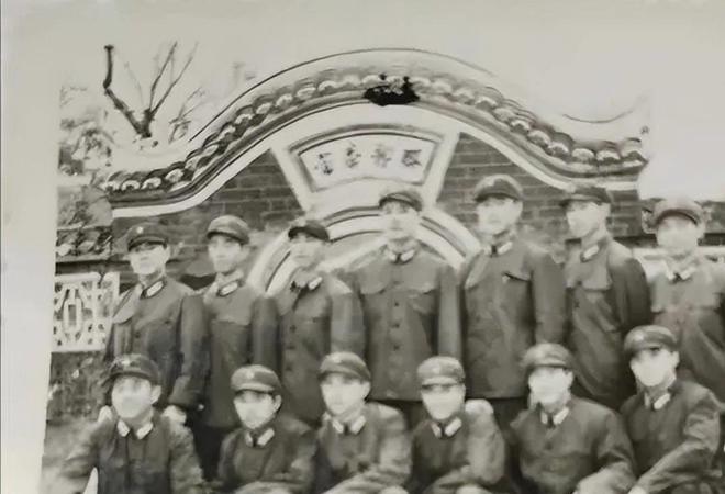 地导二营与航空兵师打篮球爽约师长给营长打电话：你什么意思？