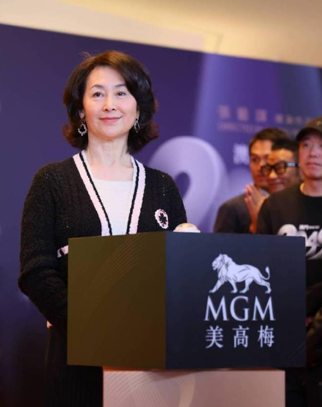 澳门这晚站位暴露江湖地位张艺谋郭晶晶站两边C位雷打不动(图3)