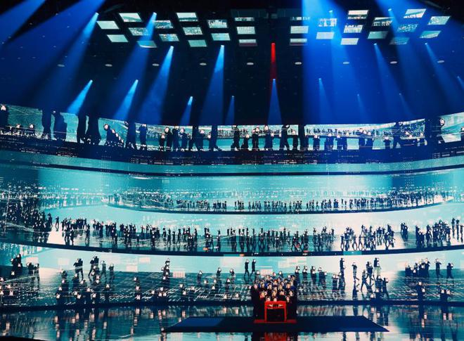 澳门这晚站位暴露江湖地位张艺谋郭晶晶站两边C位雷打不动(图6)