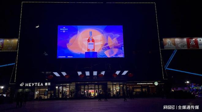 球盟会：河源坚基购物中心广场户外LED广告投放河源JJMALL大屏广告价格(图2)