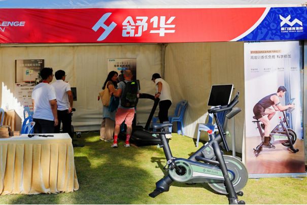 舒华体育赞助2024厦门铁人三项公开赛(图3)