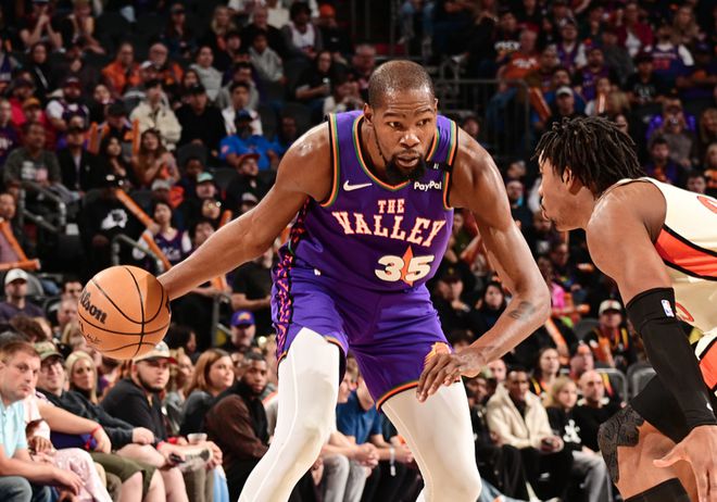 爆冷！杜兰特43+6+5比尔20中11马刺收大礼西部第九易主(图2)