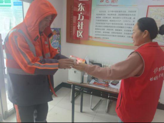 绿园区开展“情暖春城 爱心助环”文明实践活动(图4)