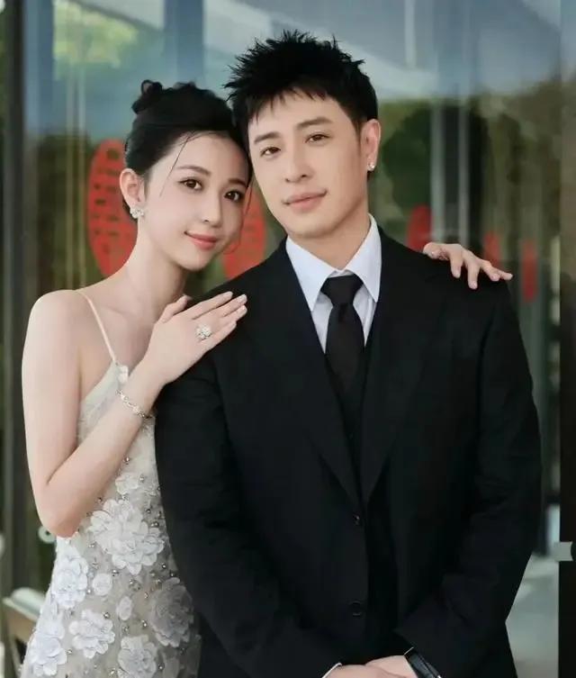 潘玮柏带老婆宣云日本购物夫妻俩各走各的宣云穿貂皮好好看(图10)