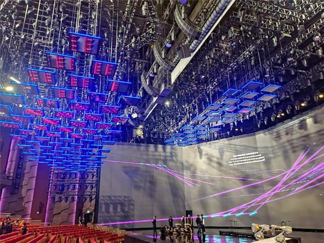 张艺谋新作《澳门2049》：舞美总监解密舞台设计突破