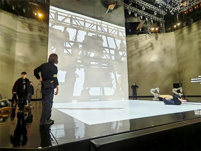 张艺谋新作《澳门2049》：舞美总监解密舞台设计突破(图10)