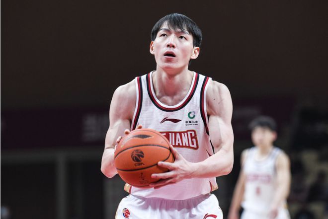 新疆7连胜终结浙江5连胜 赵睿22+5三分赛季新高吴前21+11(图3)