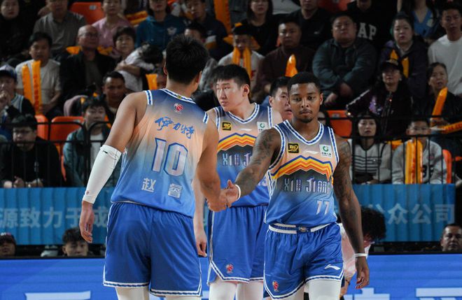 新疆7连胜终结浙江5连胜 赵睿22+5三分赛季新高吴前21+11(图2)