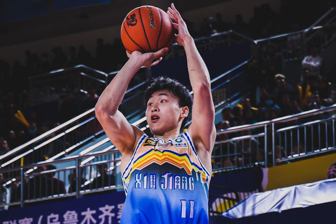 新疆7连胜终结浙江5连胜 赵睿22+5三分赛季新高吴前21+11(图4)