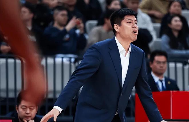 球盟会入口：山西132-127加时战胜深圳赛后迎来2喜1忧莱蒙不太适合！