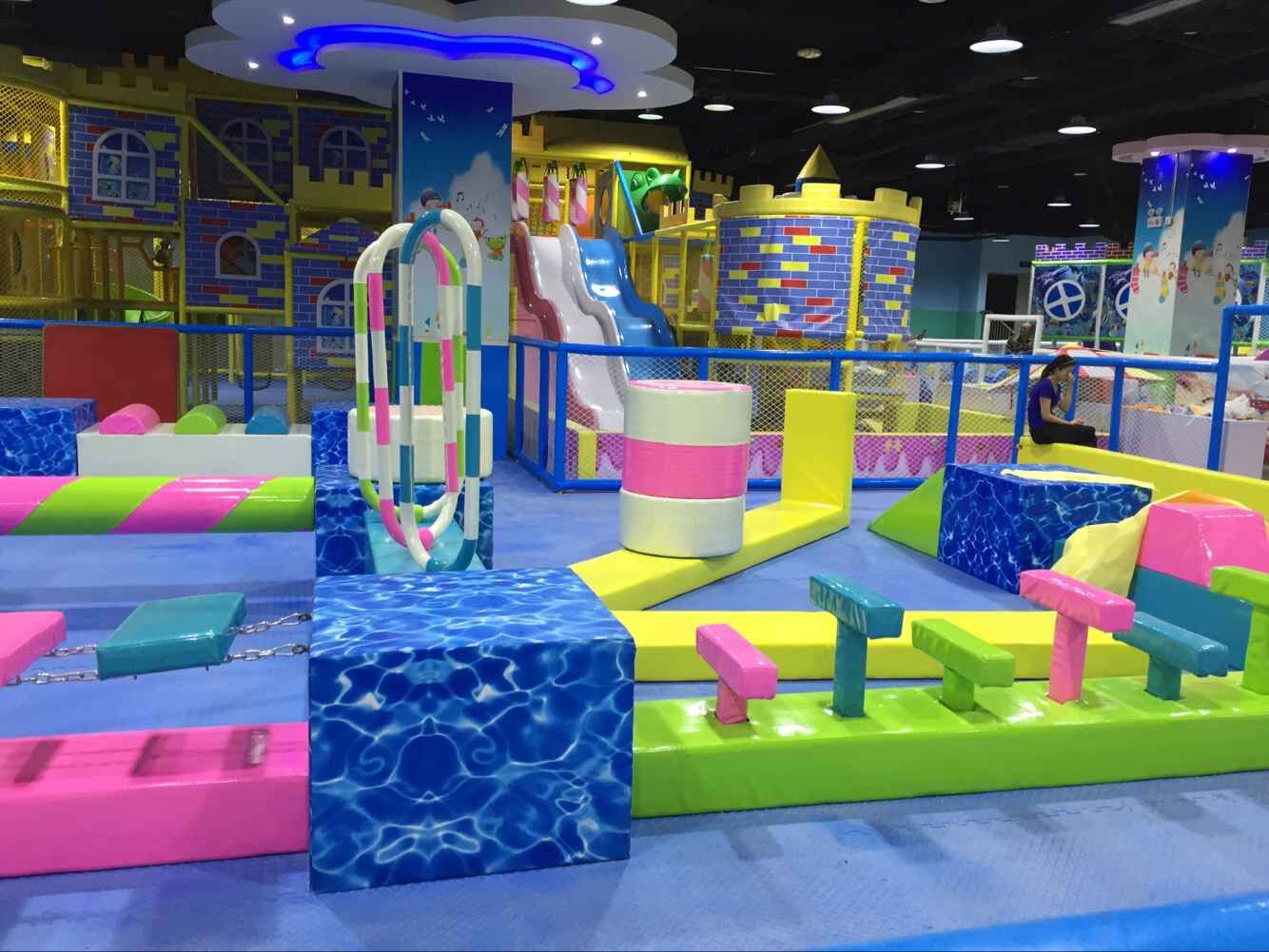 雷军的“小米梦”：从地板上休息到汽车销量破万SU7的背后故事