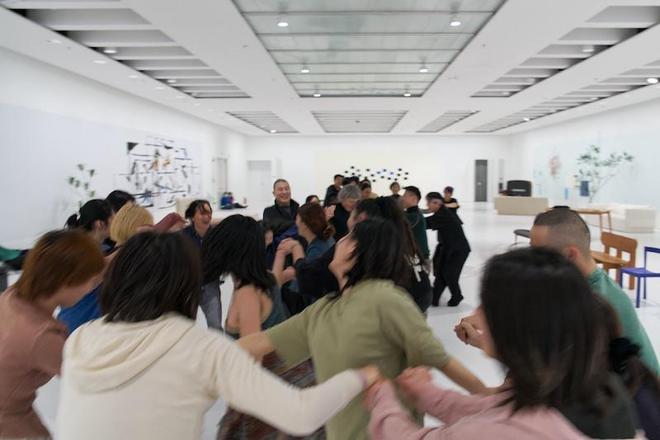 球盟会入口：浦东美术馆里的现代舞现场：连续三周普通人也可以跳(图9)