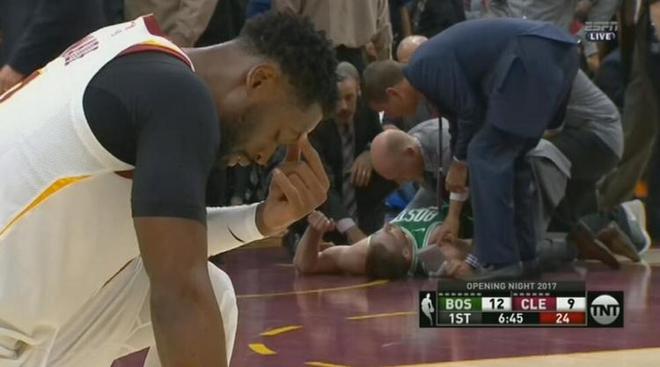 伤病滚粗！盘点联盟重伤史：乔治断腿后凤凰涅槃 利文斯顿险截肢(图4)