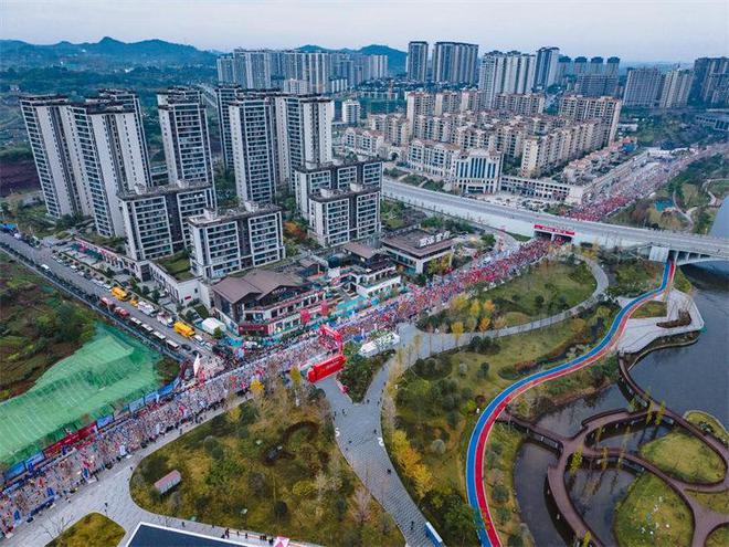 2024广安马拉松赛鸣枪起跑 1．5万跑者用脚步丈量活力賨城