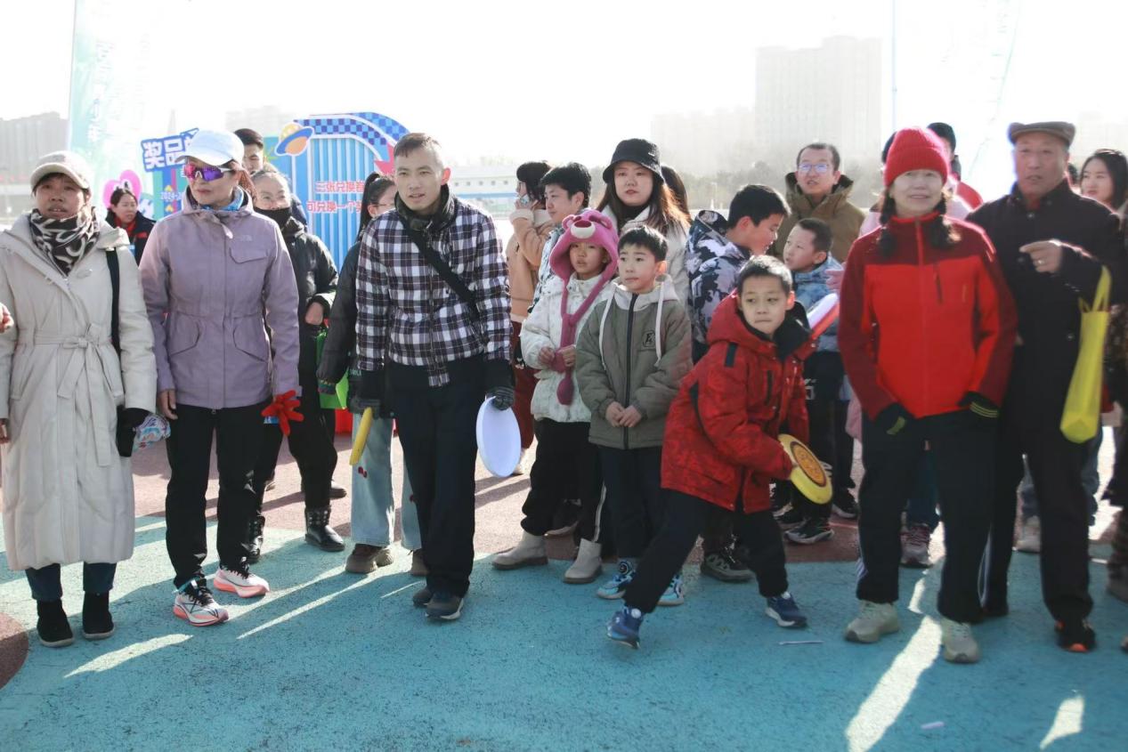 球盟会入口：“百万青少年·百县健康行”启航冰雪盛宴“奔跑吧·少年”2024-2025呼和浩特青冰雪运动会点燃北疆热情(图3)