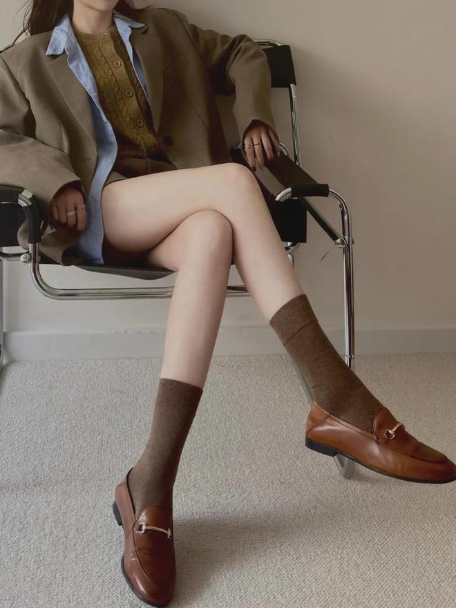 小白鞋失宠了今年秋冬最火的是“巧克力鞋”时髦炸了！