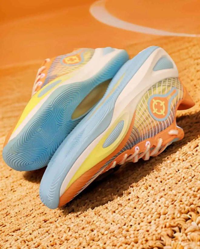 球盟会入口：持续发力！200+！湖人小将专属战靴20(图2)