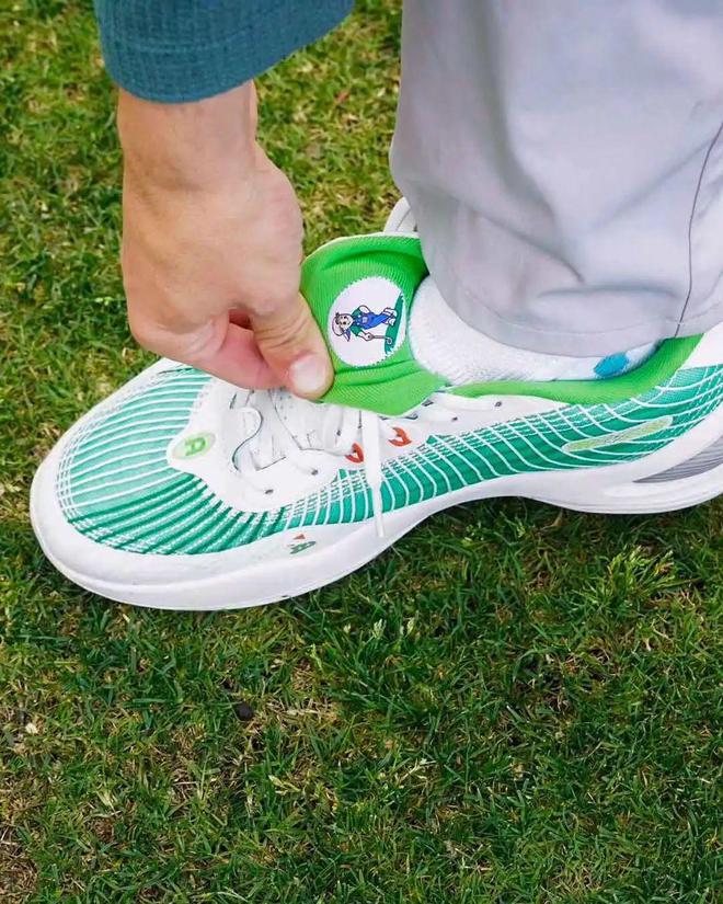 球盟会入口：持续发力！200+！湖人小将专属战靴20(图4)