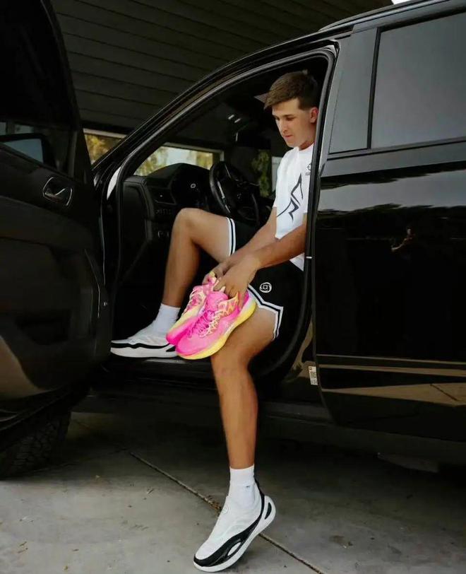 球盟会入口：持续发力！200+！湖人小将专属战靴20(图10)