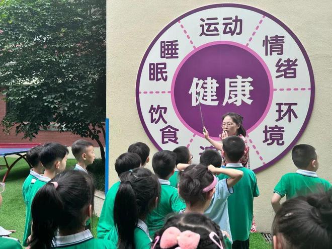 拥有829张乒乓球桌、学生每天锻炼3小时？这所学校是怎么做到的？(图5)